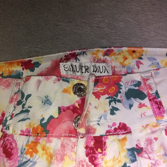 Capris/new - Picture 3 of 3